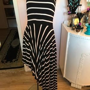 Convertible tube/design with bold tripe’s that accentuate the fluid movement.